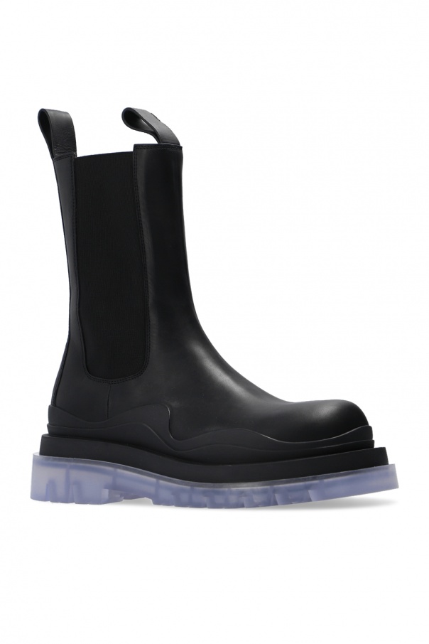 BOTTEGA VENETA TIRE CHELSEA FLAT BOOTSタイヤチェルシーブーツ Bottega Veneta Tire Chelsea Boots in Black & Green | FWRD
